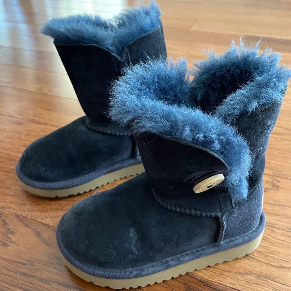 GIRLS Ugg Mini Navy Bailey Button Boots Size 9Y - Picture 2 of 8